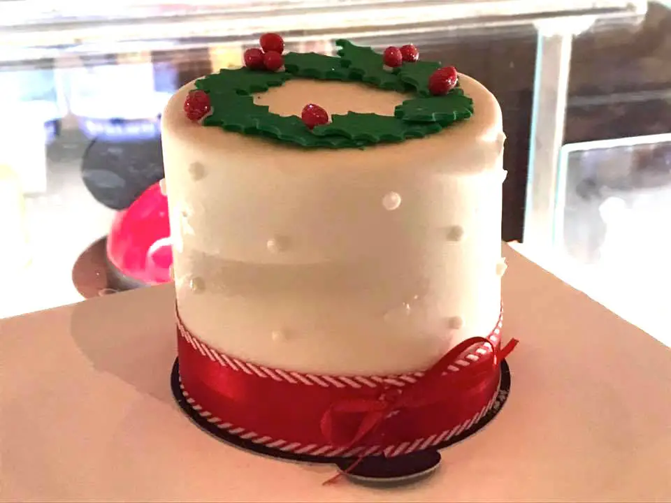 New Holiday Delights Appear at Amorette's Pattisserie