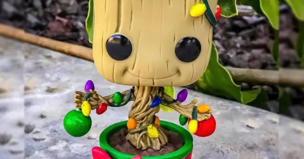 Funko POP Marvel: Holiday - Groot w/ Lights & Ornaments