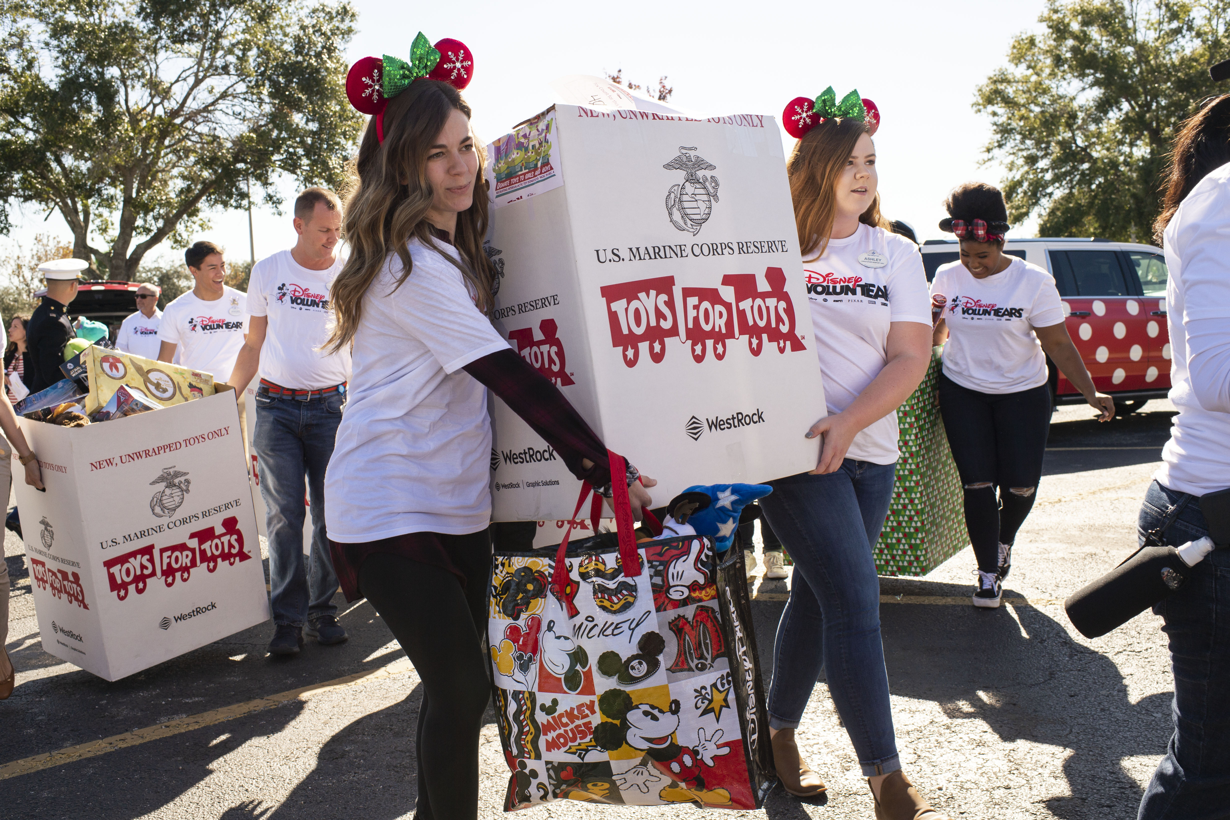 Thousands of Toys Donated by Walt Disney World Resort Cast Members Are Delivered