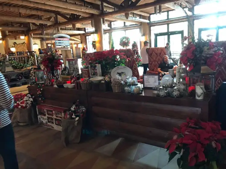 Mobile Holiday Treat Shop Now Open in Disney’s Wilderness Lodge