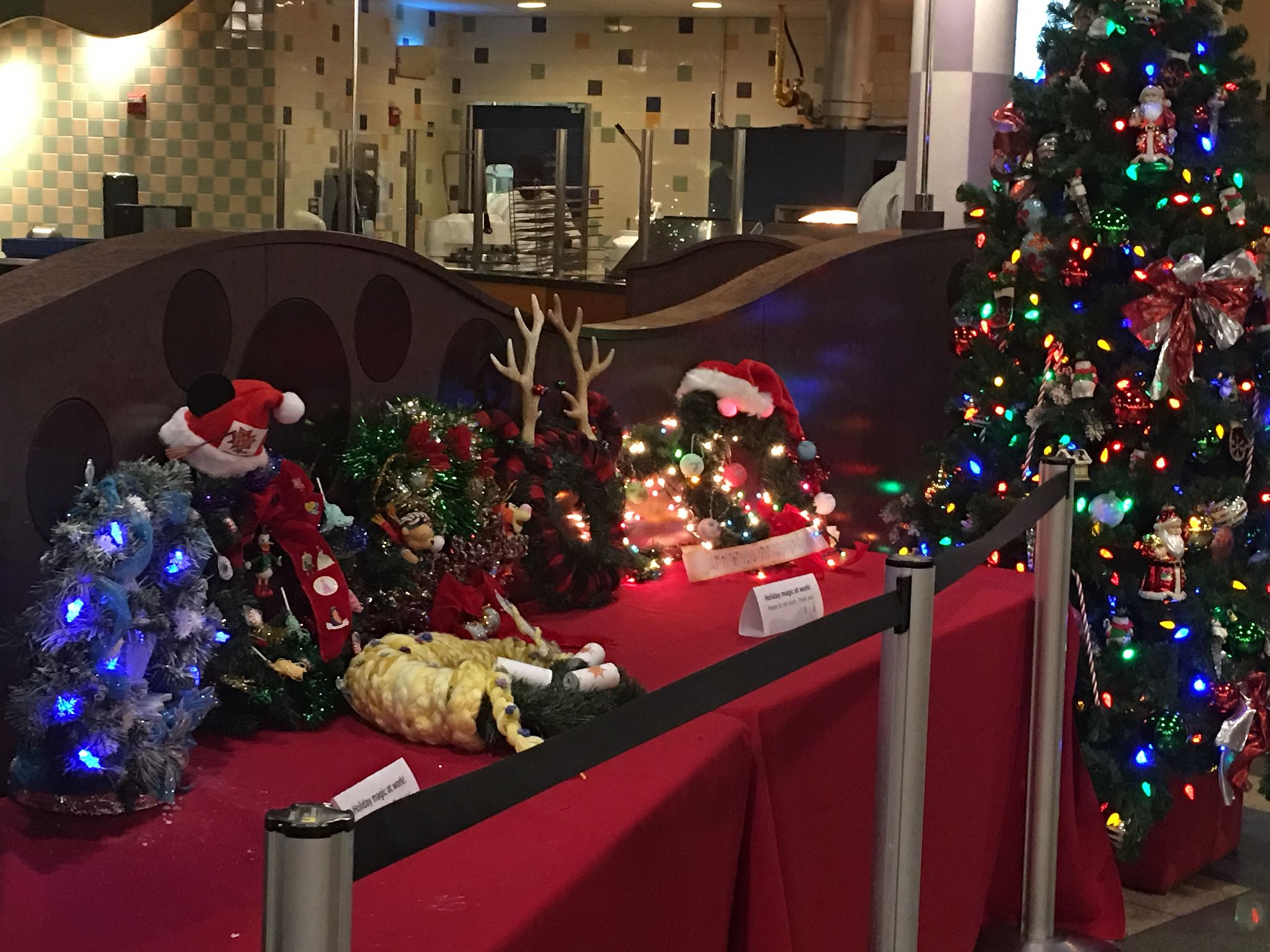 Disney Resorts Wreath Decorating Contest – Cast Member Creations