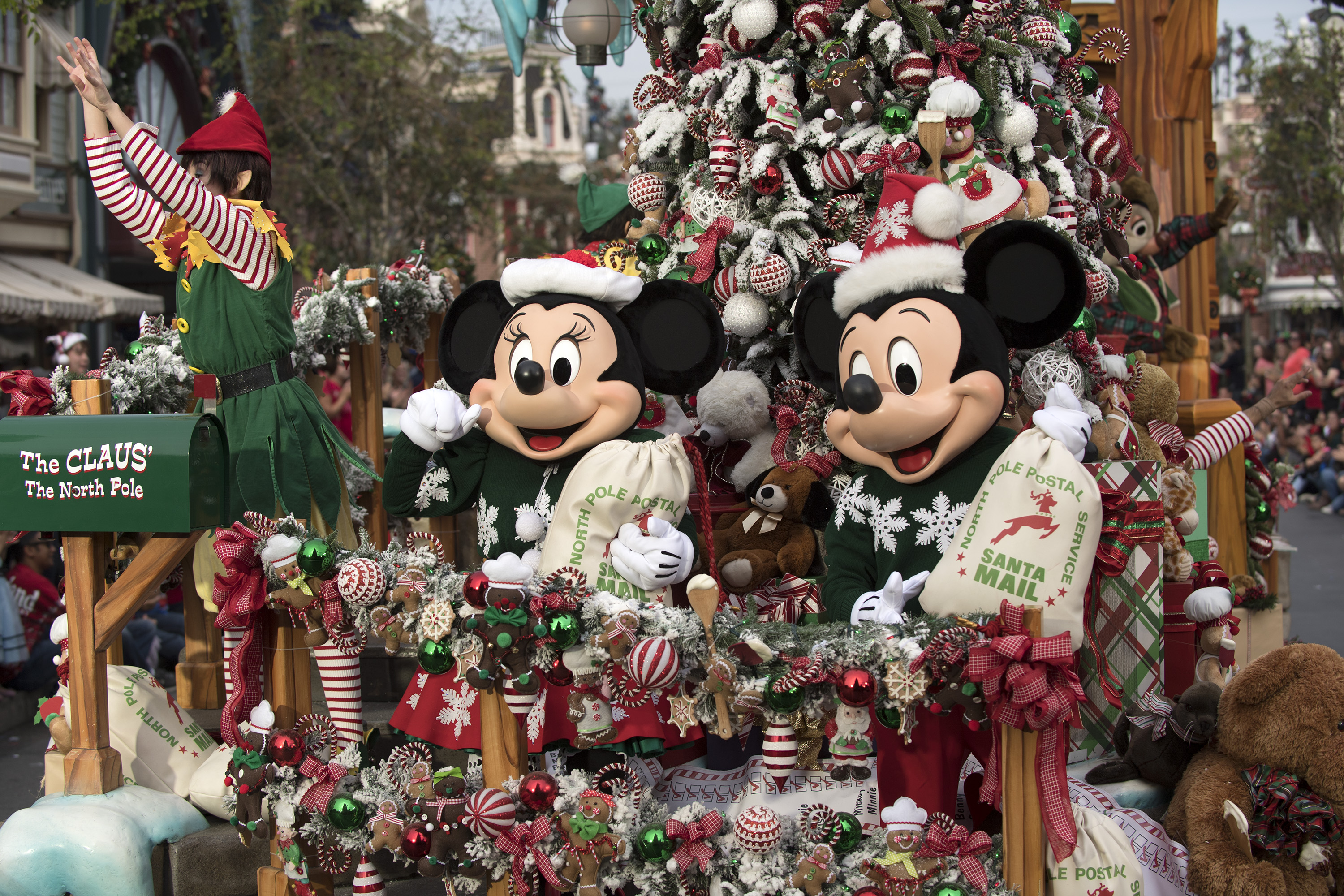 Watch the Christmas Day Parade From Disney Parks