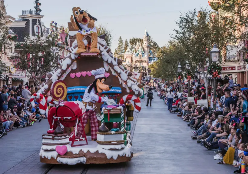 Santa Fell Out of His Sleigh During the Parade at Disneyland