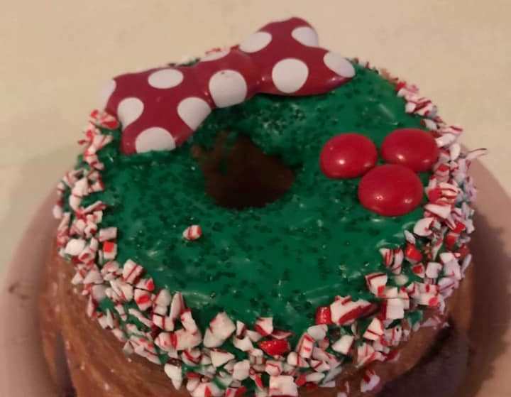 Minnie Wreath Cronut at Disneyland Looks Good Enough to Hang or Eat