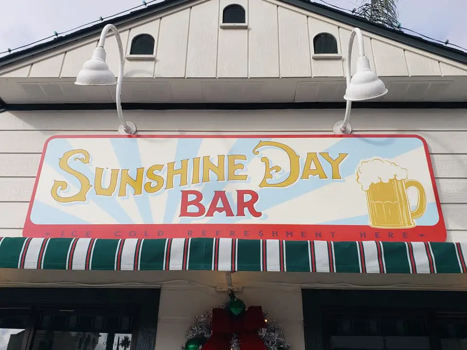 Come Grab a Few Drinks at The Sunshine Day Bar!