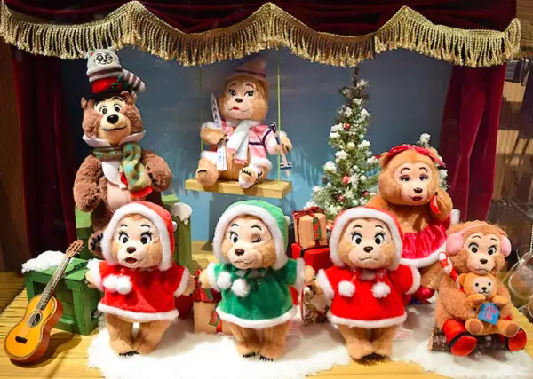 Country Bears Feeling Festive at Tokyo Disneyland!