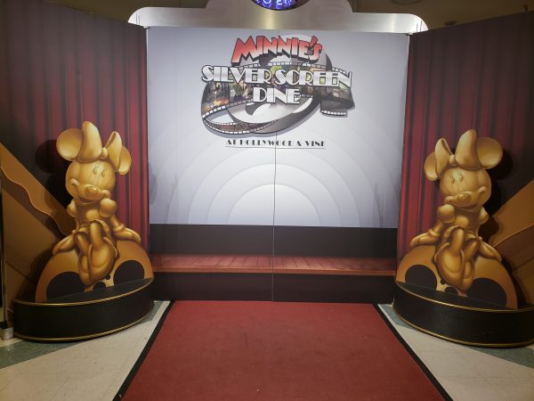 Minnie's Silver Screen Dine Offers Red Carpet Treatment