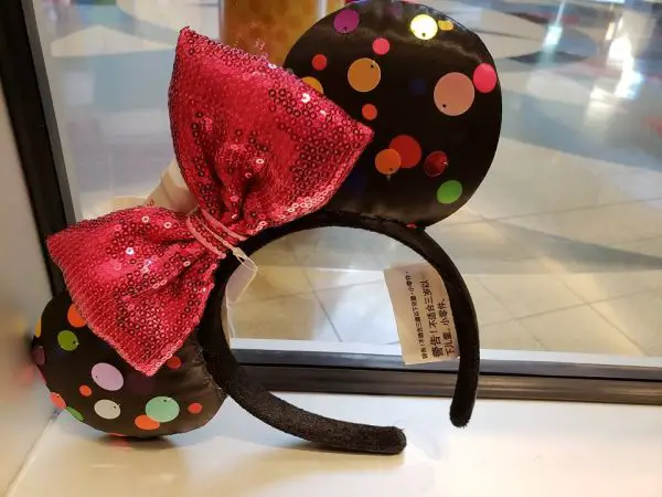 The New Paillette Minnie Mouse Ears Really POP!