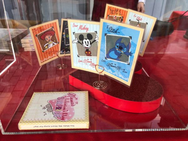 Play "Minnie's Valentine's Day Surprise!" Scavenger Hunt At Disneyland!
