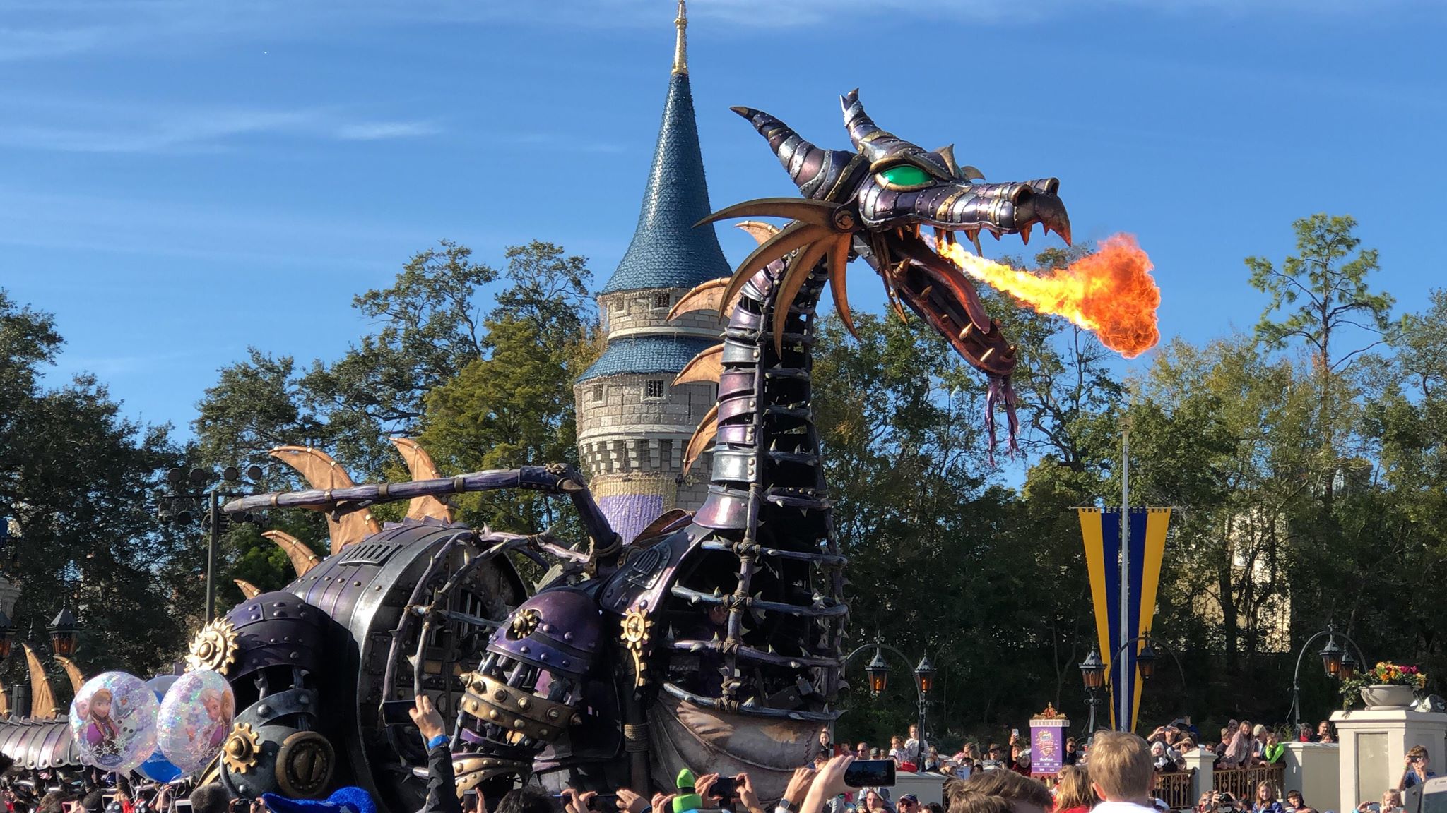 Disney Malfunction Dragon Returns - Maleficent Disney World Parade 