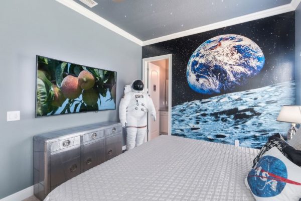 Fun House Astronaut Room