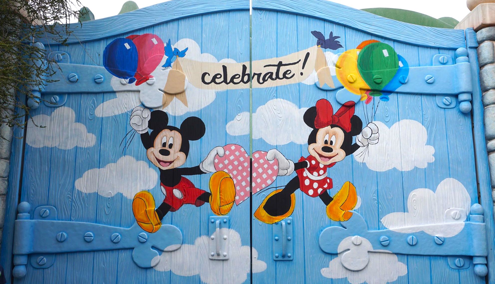 Disneyland Celebrates Mickey and Minnie with Fun New Photo Wall