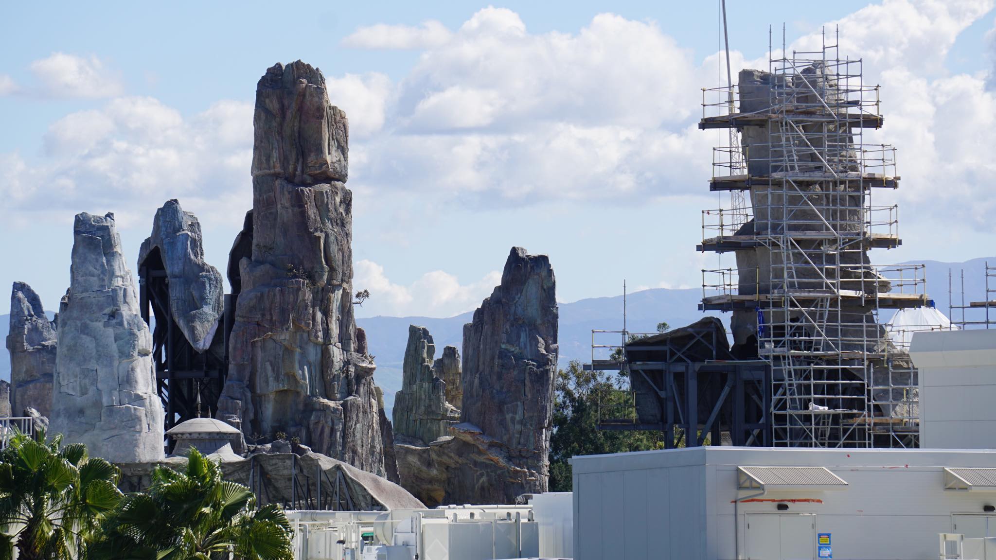 Star Wars: Galaxy’s Edge is Really Starting to Take Shape at Disneyland