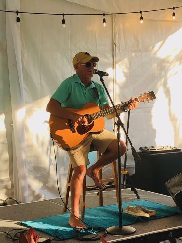 Jimmy Buffet Surprises Guests at Margaritaville Hotel