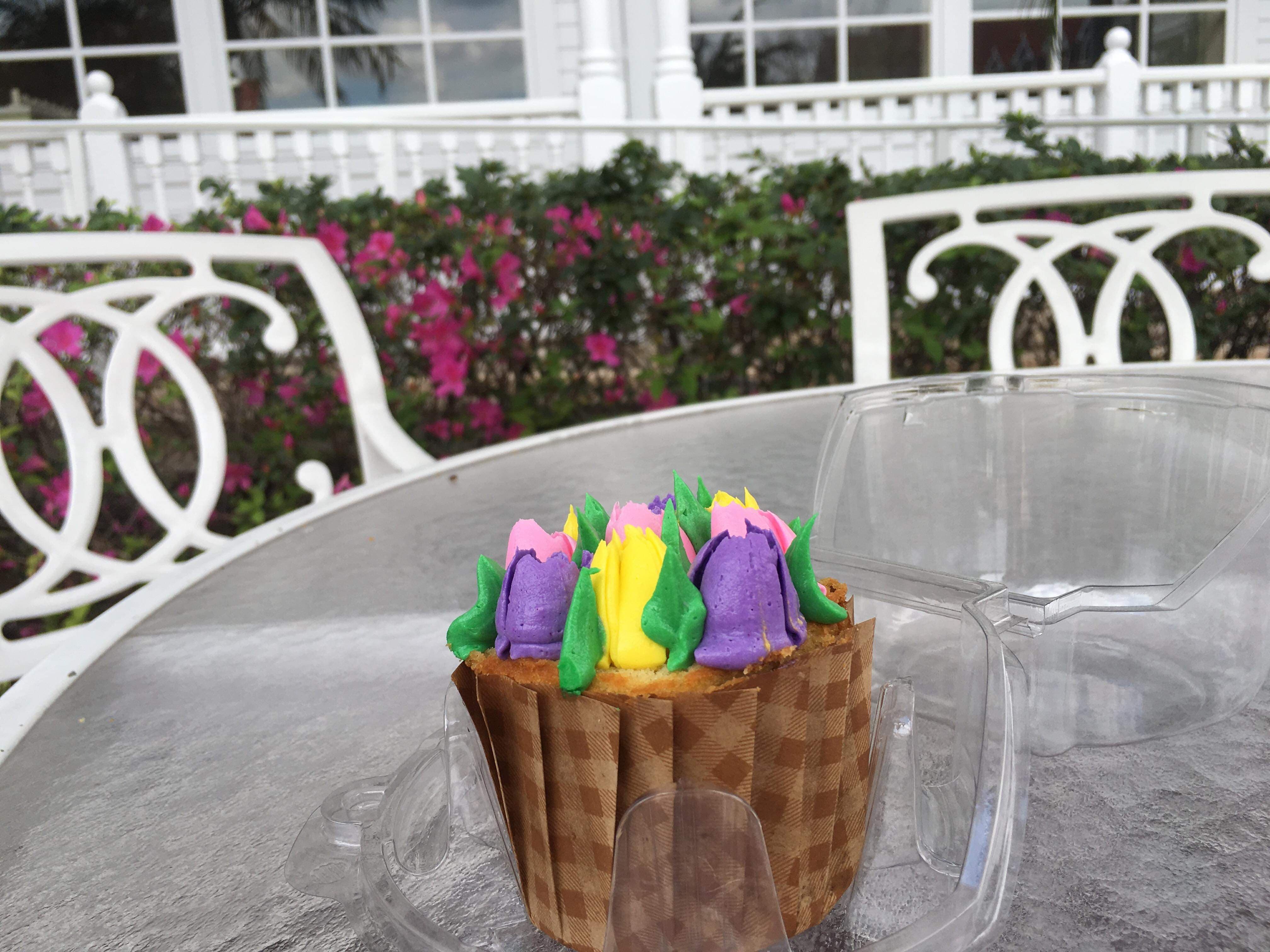 New Seasonal Cupcake at Gasparilla Island Grill at the Grand Floridian Screams Spring