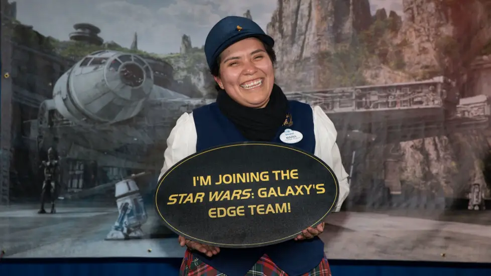 Disneyland Selects 1,400 Employees for Opening of Galaxy’s Edge