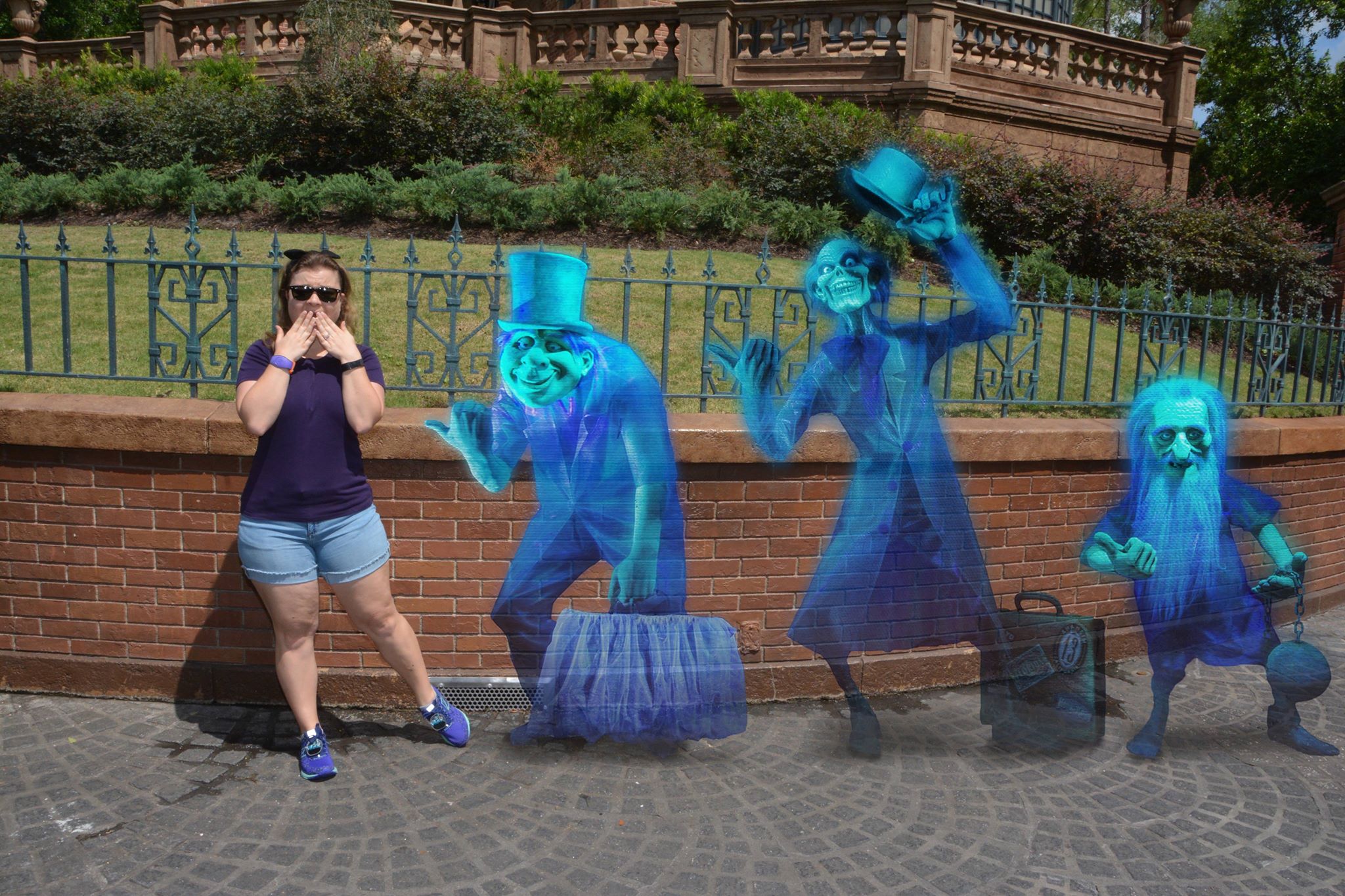 Disney S 13th Attraction Haunted Mansion Photopass Photo Op At Walt Disney World Resort Chip And Company