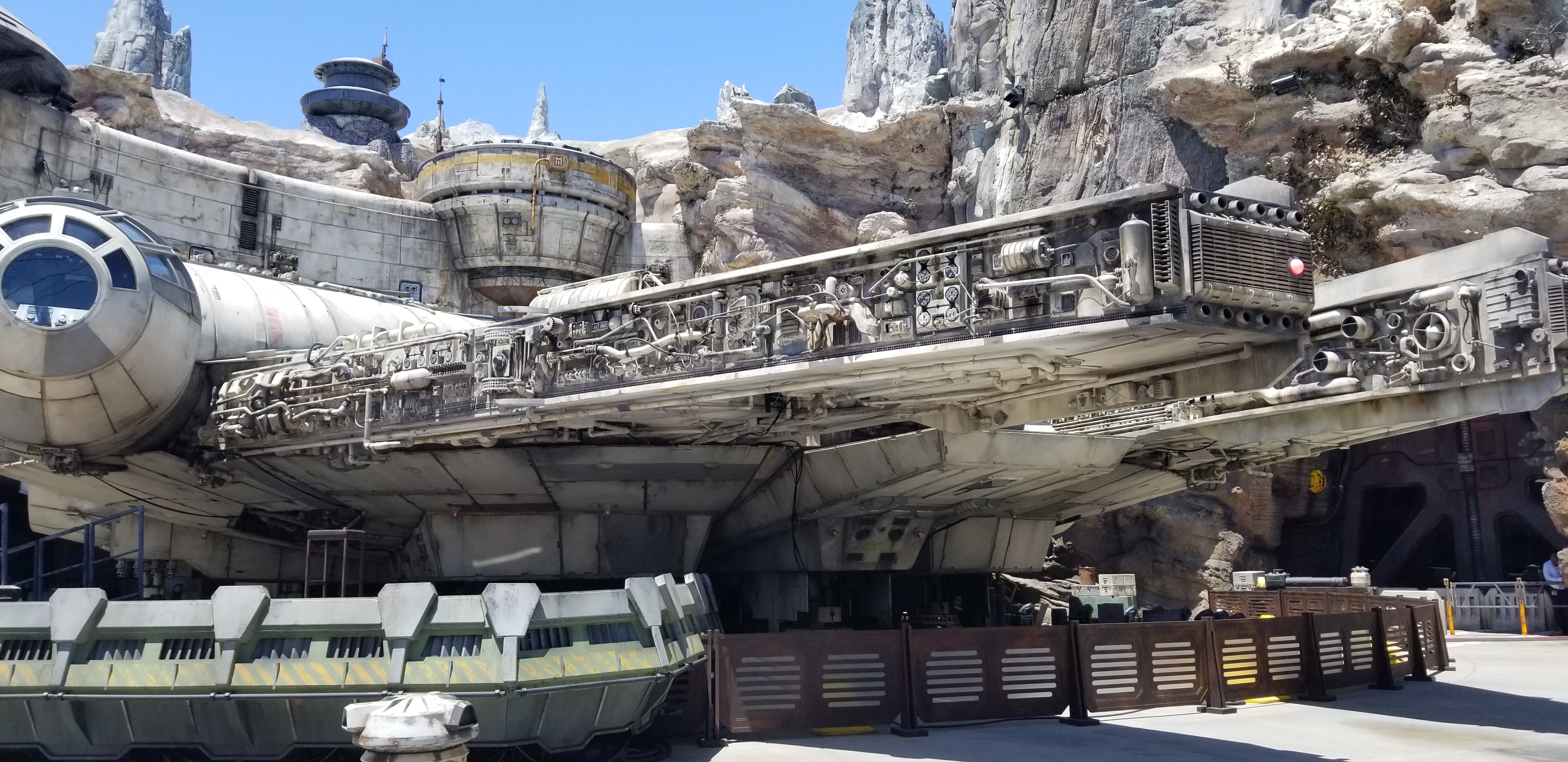 First Guests Enter Star Wars: Galaxy’s Edge on Opening Day