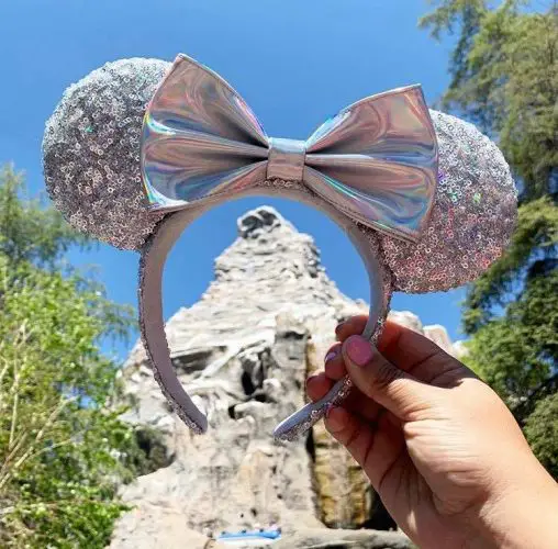 2 New Glittery Minnie Ears And A Spirit Jersey Sparkling In For Summer
