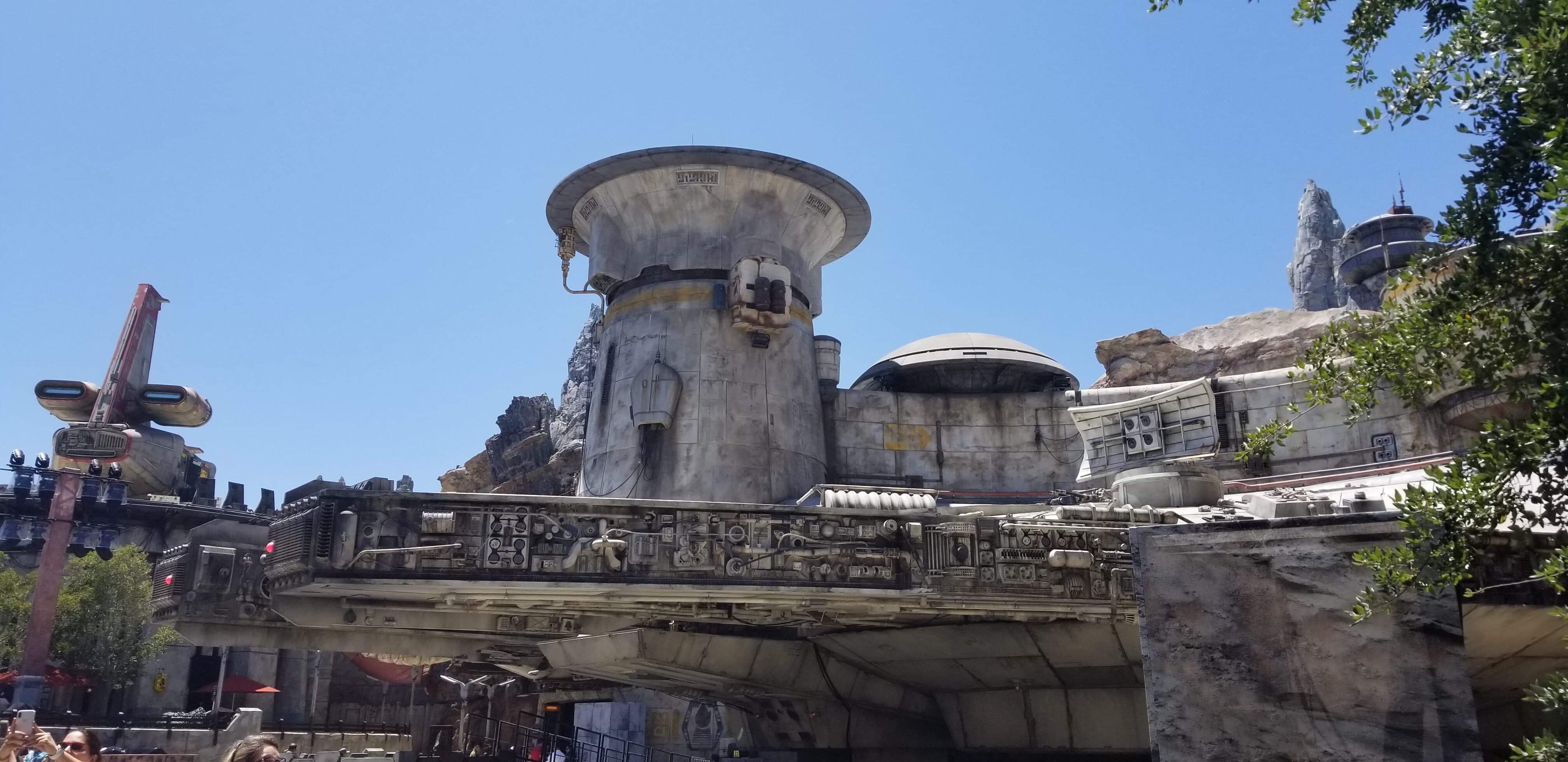 Must-Do Star Wars: Galaxy’s Edge Experiences at Disneyland Park.