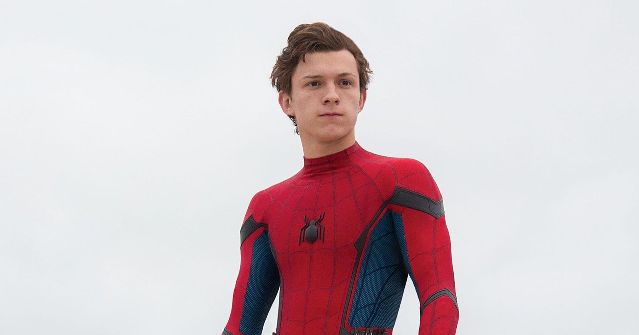 Tom Holland Comes to the Rescue of a Young Fan in Trouble During Autograph Signing