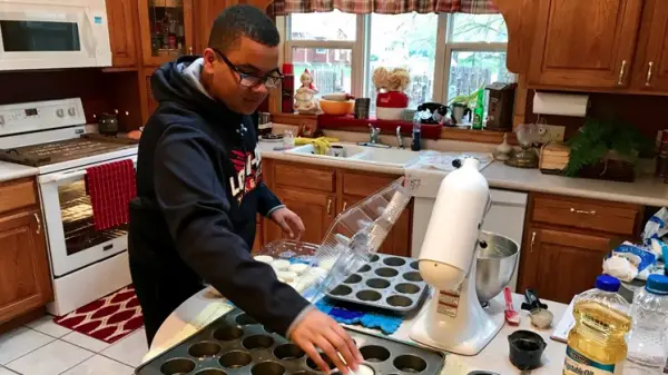 Teen Pays His Family's Way to Disney by Selling Cupcakes