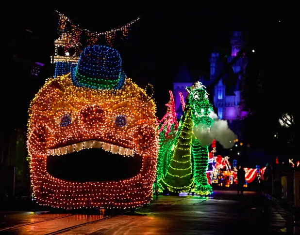 Main Street Electrical Parade Returns to Disneyland This Summer!
