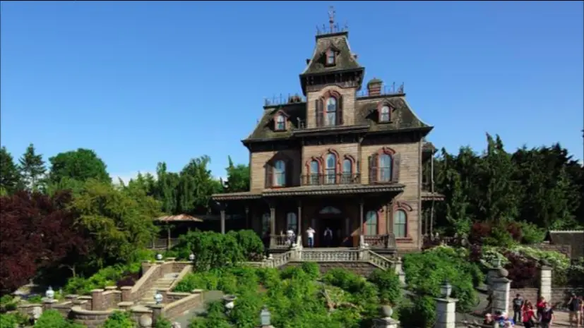 The Secrets of Phantom Manor at Disneyland Paris!