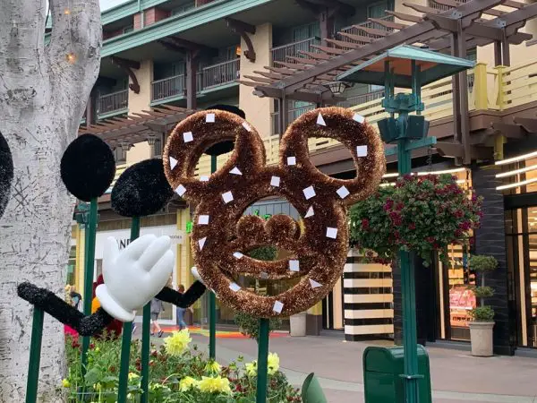 New Disney Snack Topiaries in Downtown Disney