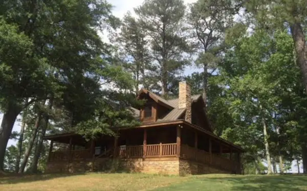 Tony and Pepper's Cabin From Avengers: Endgame Available to Rent on Airbnb