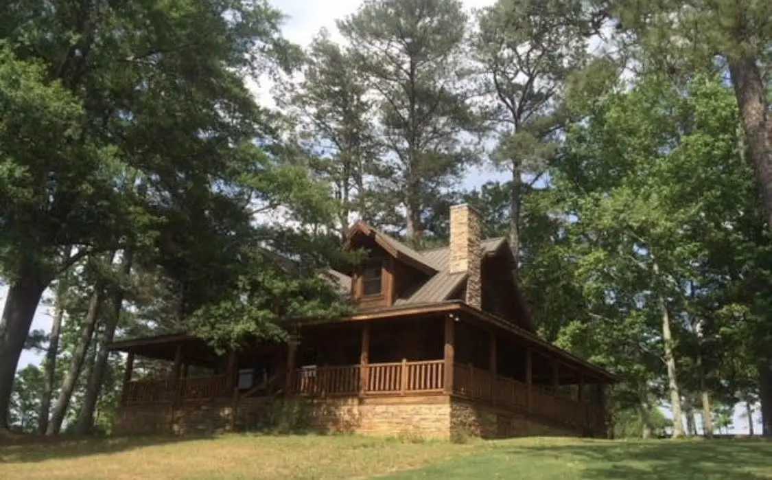 Tony and Pepper’s Cabin From Avengers: Endgame Available to Rent on Airbnb