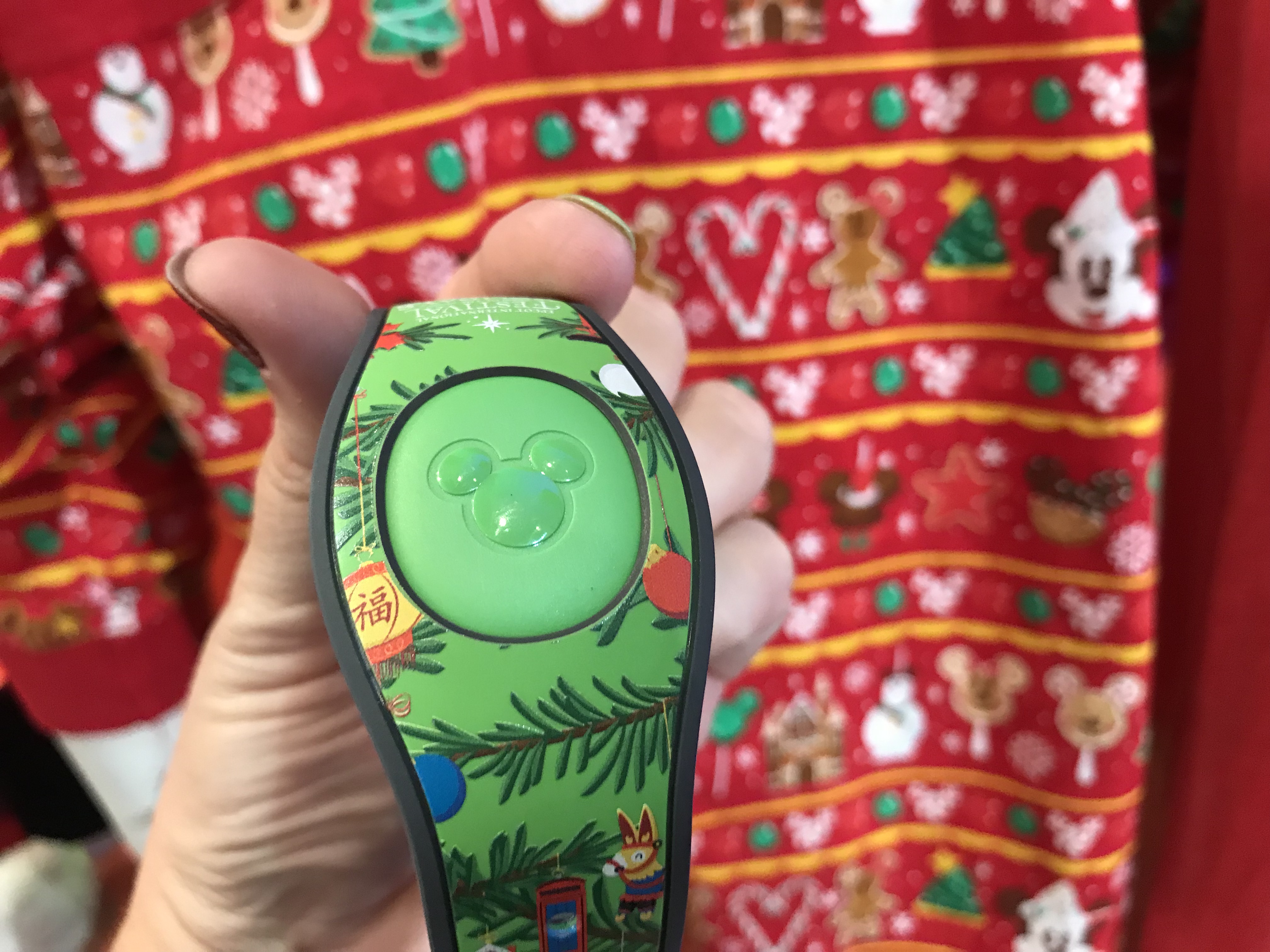 New Holiday MagicBands Coming to Walt Disney World