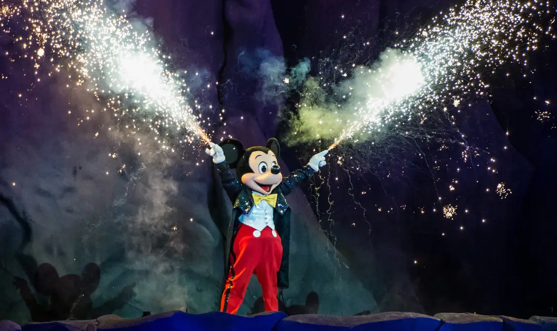 Fantasmic in Hollywood Studios is adding additional show for the opening of Star Wars Galaxy’s Edge Weekend