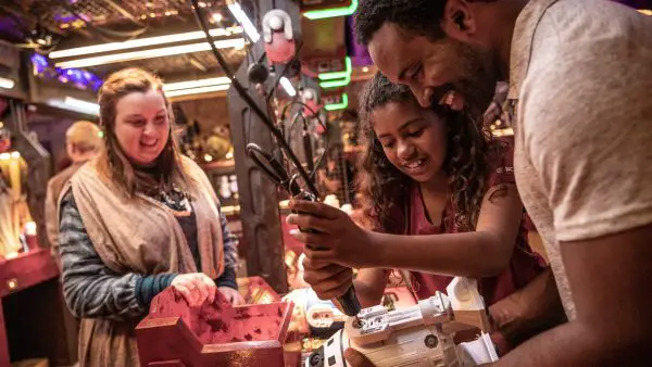 Advanced Reservations Now Available For Oga's Cantina, Savi's Workshop and Droid Depot at Galaxy's Edge in Hollywood Studios