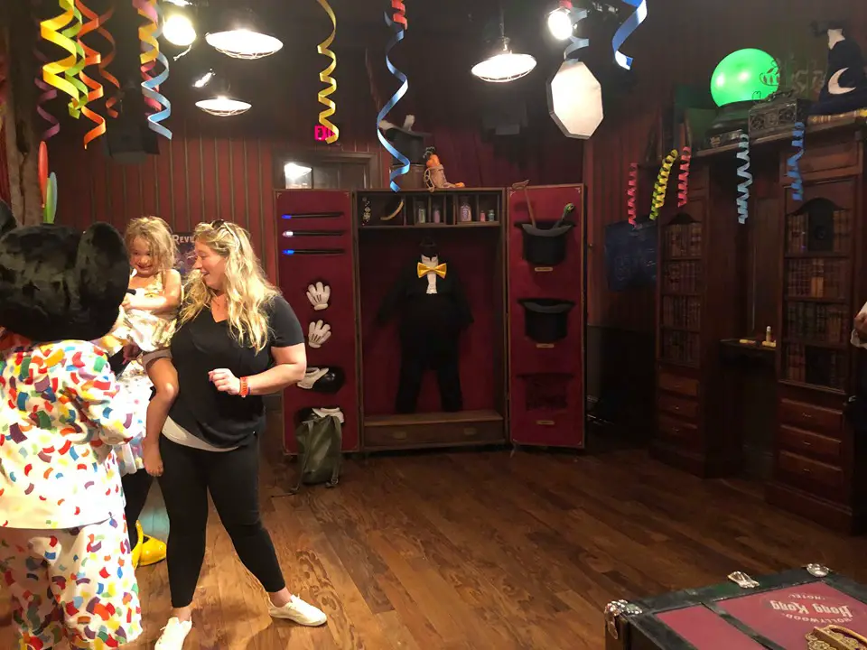Automated PhotoPass Cameras Arrive At Mickey And Minnie Meet & Greet