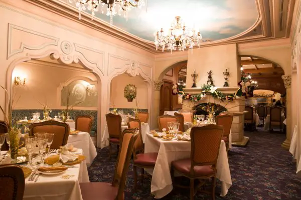 Celebrate Christmas & New Years Eve with an Exclusive Character Dining at Disneyland Paris