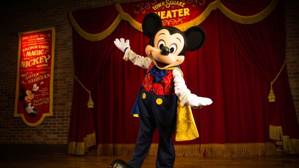 Live Photopass Photographers Return To Town Square Theater with Magician Mickey Meet and Greet at Magic Kingdom
