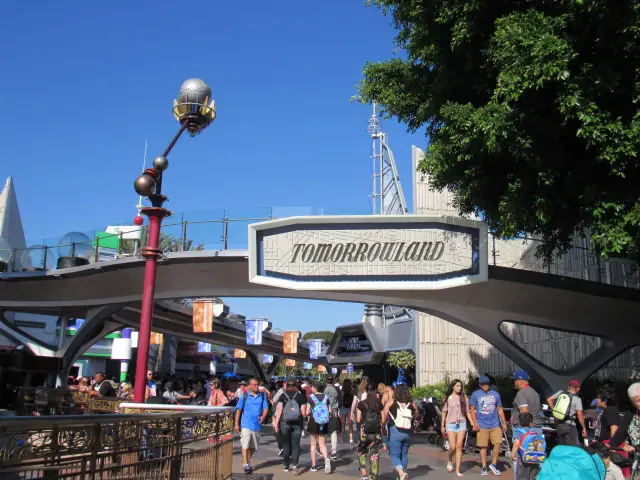 Disneyland Will Soon Debut New FastPass Kiosk In Tomorrowland