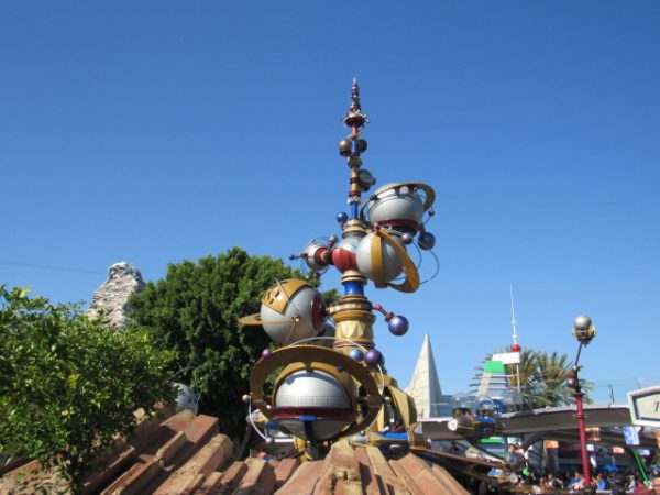 Disneyland Will Soon Debut New FastPass Kiosk In Tomorrowland