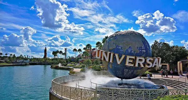 New York City Man Sues Universal Over "Unlimited Drink" Offer