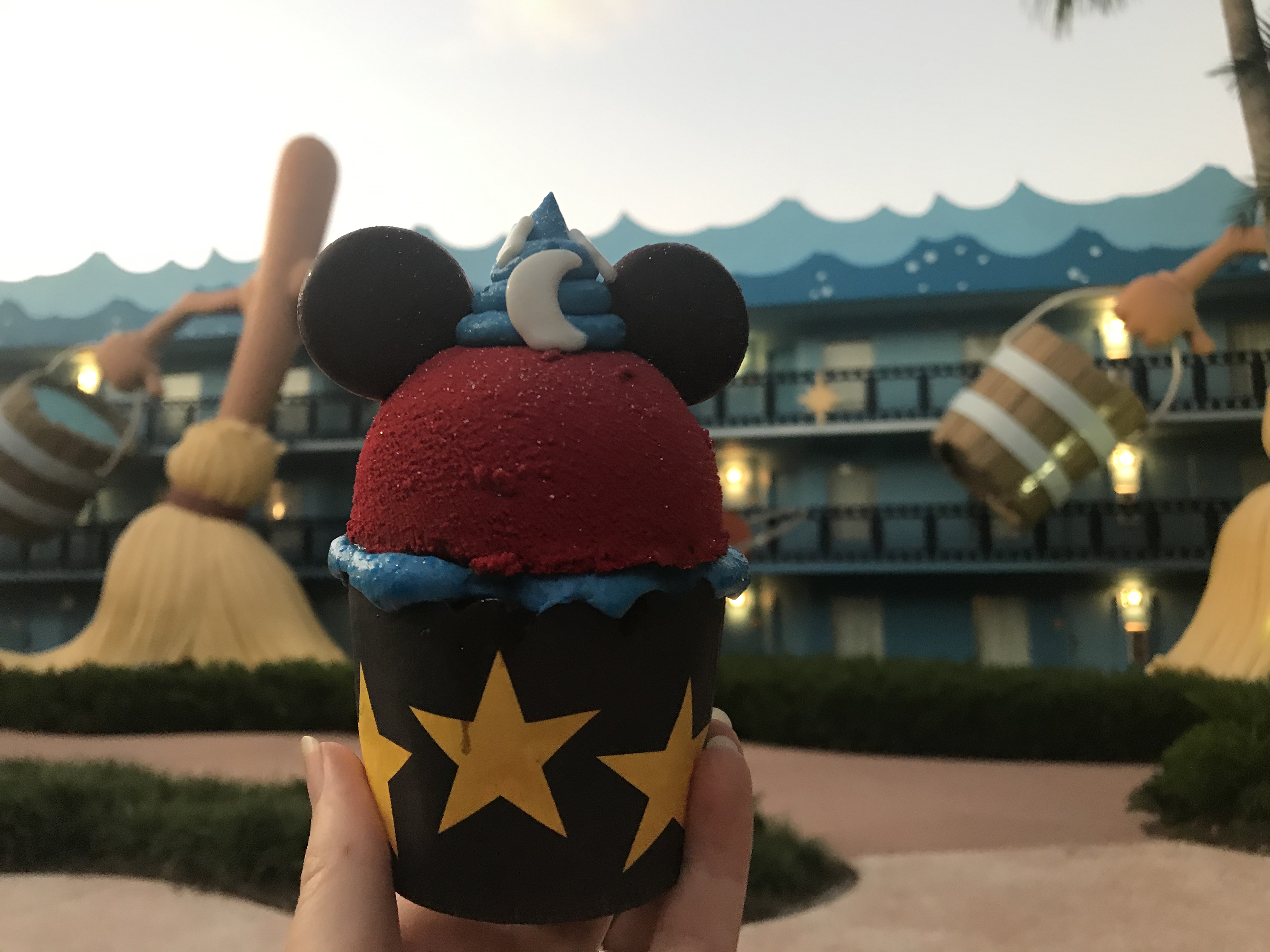 Sorcerer Mickey Cupcake at Disney’s All-Star Movies Is Like Magic