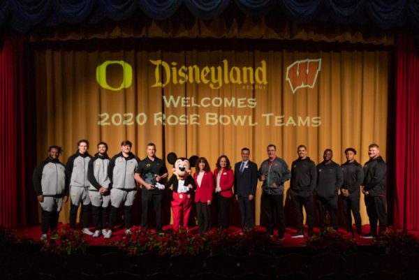 Disneyland Resort Welcomes Rose Bowl Game-Bound Teams, Oregon and Wisconsin