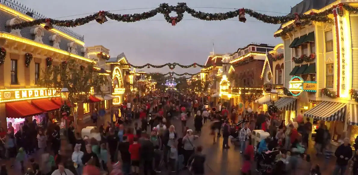 Video: Time Elapsed Video of a day at Disneyland for the Holidays