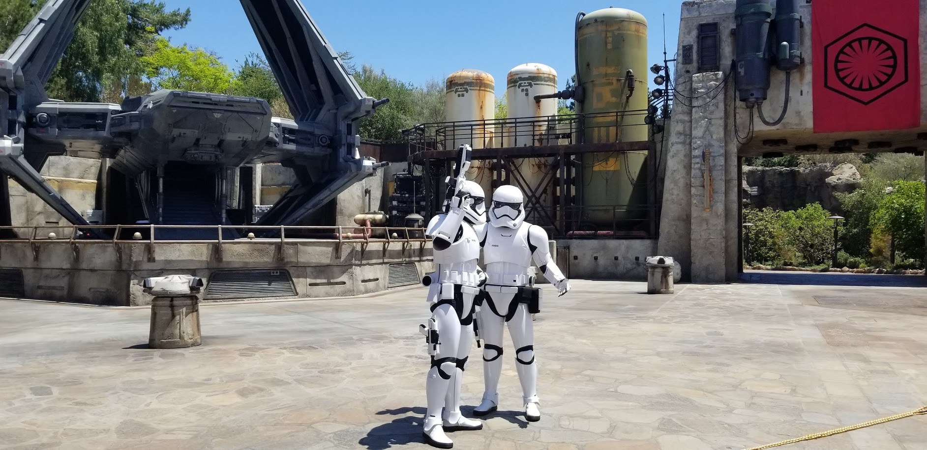 Stormtrooper in Galaxy’s Edge Owns Guy With a Lightsaber
