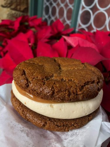 New Caramel Treat at Epcot! The Sweet Caramel Gingerbread Cookie Sandwich!