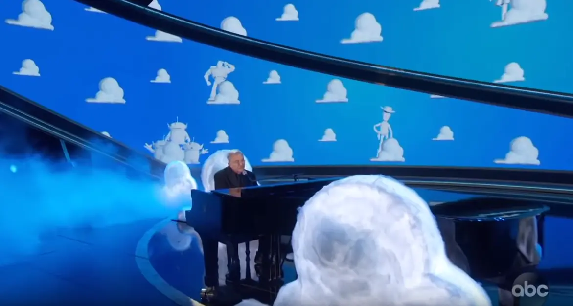 Randy Newman Performs ‘I Can’t Let You Throw Yourself Away’ at the 2020 Oscars