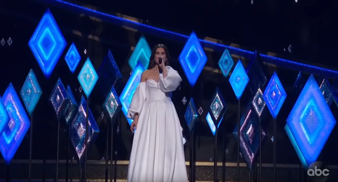 Idina Menzel Performs ‘Into the Unknown’ Live at Oscars 2020