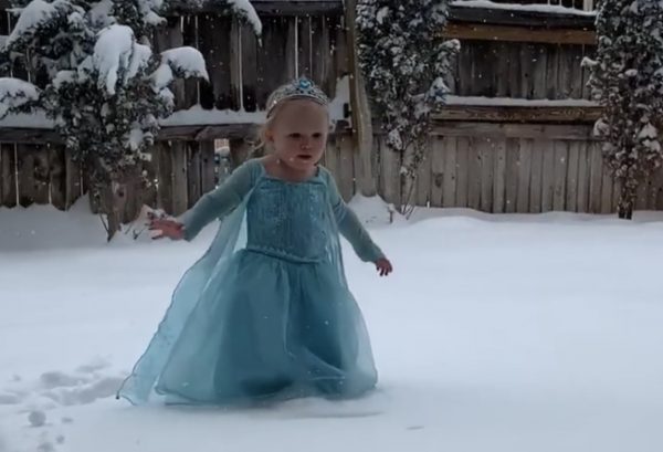 VIDEO: Adorable Little Girl Dressed Like Elsa Performs 'Let It Go' In the Snow