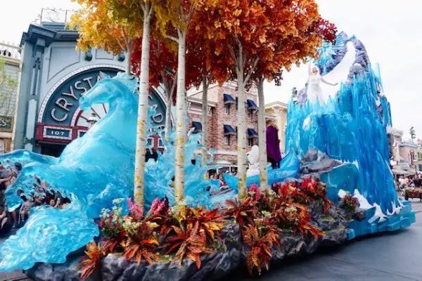 Disneyland Premieres New Magic Happens Parade