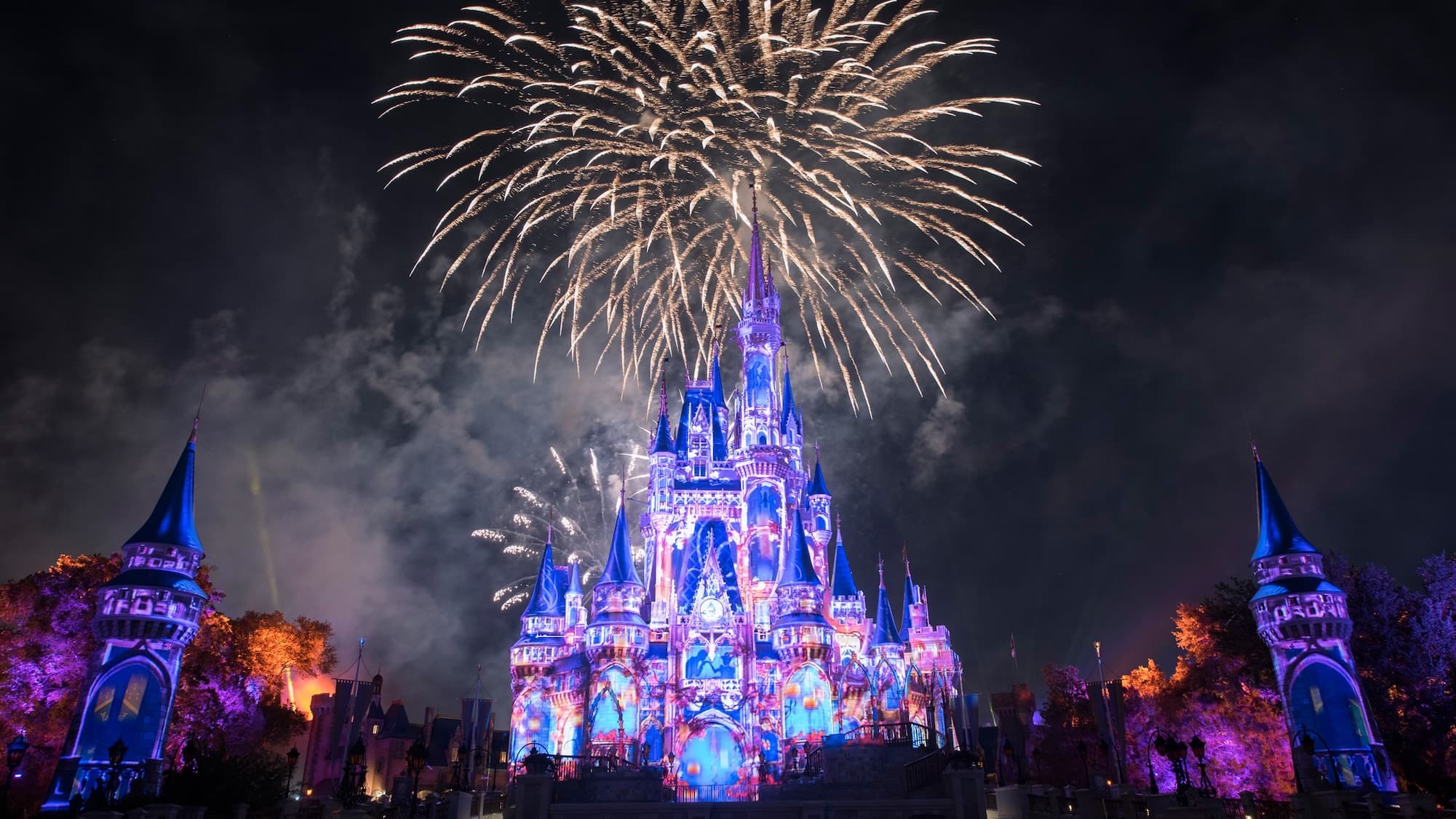 Watch a live stream of Magic Kingdom’s Happily Ever After Fireworks TONIGHT!